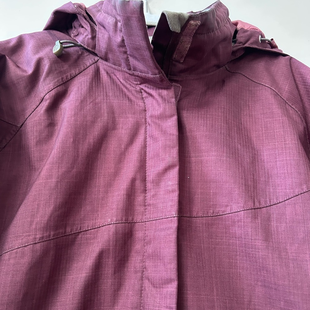 Cloudveil Primaloft ski/winter coat. Pockets. Zip off hood. Venting. Purple. EUC - Picture 4 of 16